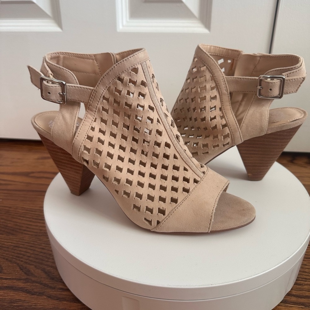 Vince Camuto Beige Suade Peep-Toe Stacked 3 Inch Heel Cut-Out Bootie Size 39